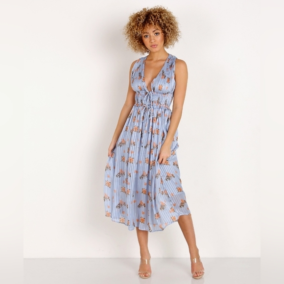 ASTR The Label Miranda Pleated Floral Midi Dress - Picture 1 of 6